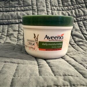 AVEENO DAILY MOISTURIZING BODY YOGURT APRICOT AND HONEY LOTION 7 Oz.